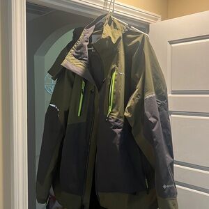 Men’s Cabelas XXL Rainsuit.